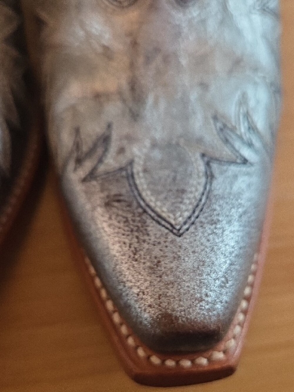ARIAT Distessed Silver Leather Sniptoe Booties, 7.5 - Picture 6 of 12